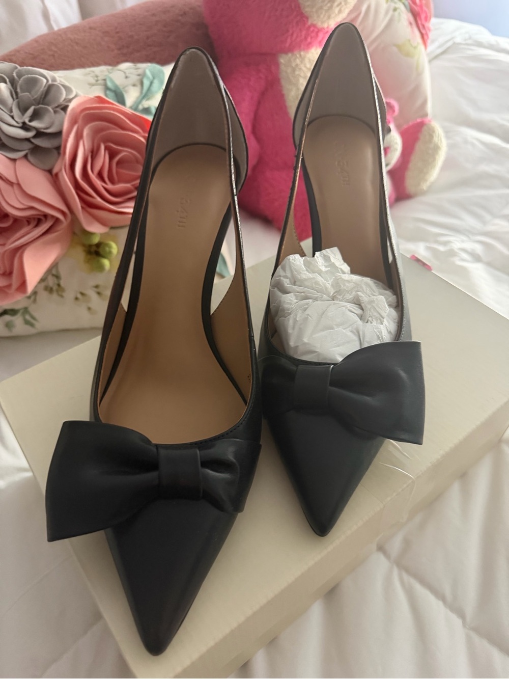 Women's Black Pointed-Toe Bow Heels